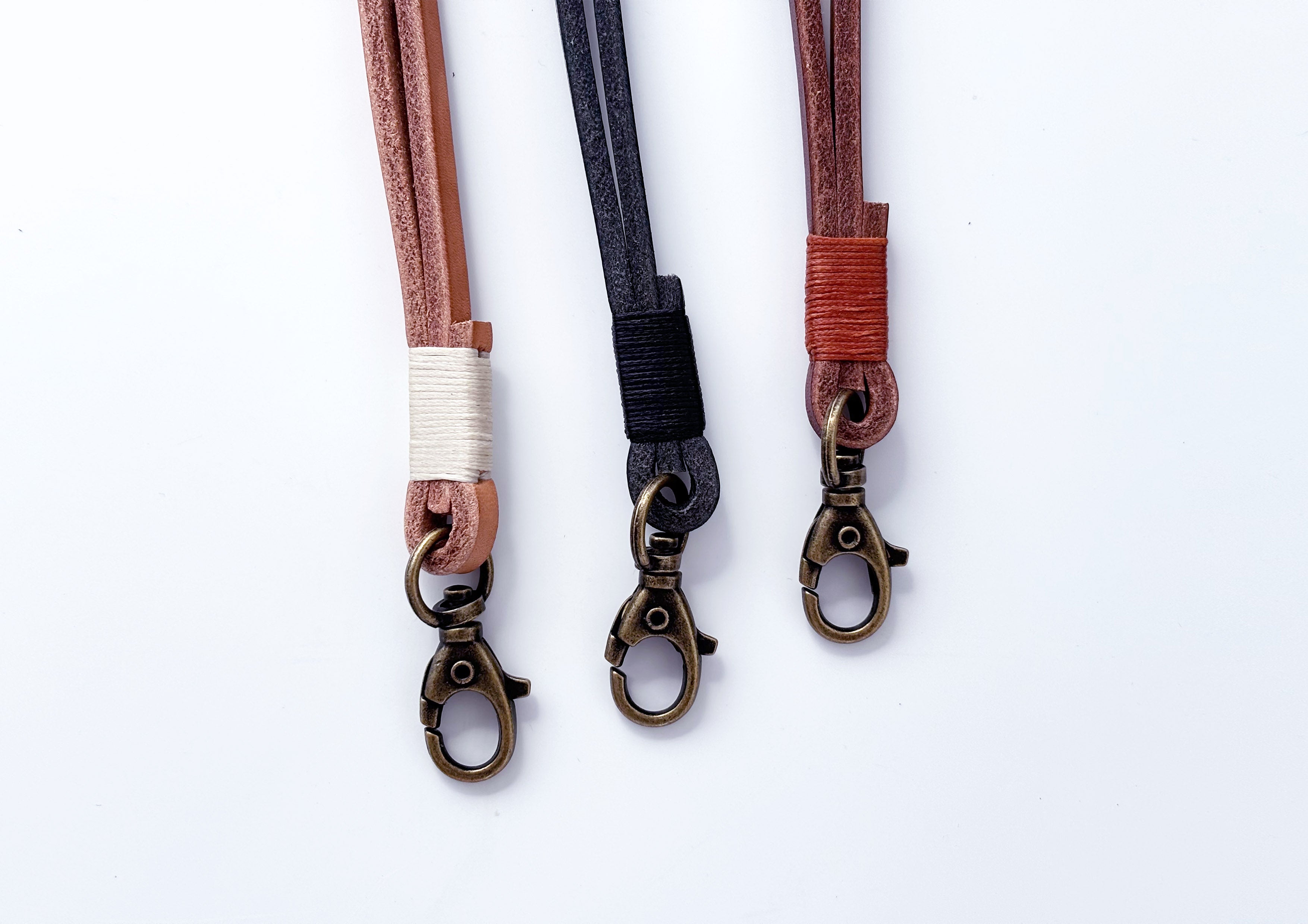 Jaska 40cm Pfeifenband / Schlüßelband aus Leder HIHER